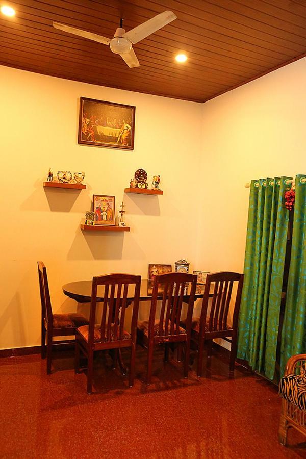 Aleenas Homestay Kochi Exterior foto